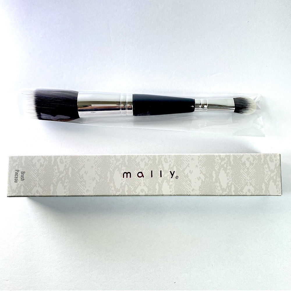 Mally Beauty Double Ended Make Up Brush Cheeks and Eyes New in Box